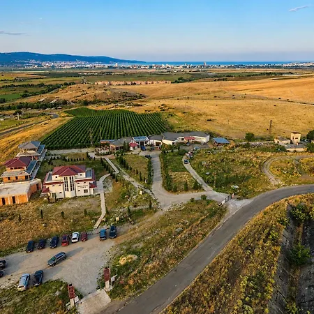 Royal Grapes Park * Tŭnkovo